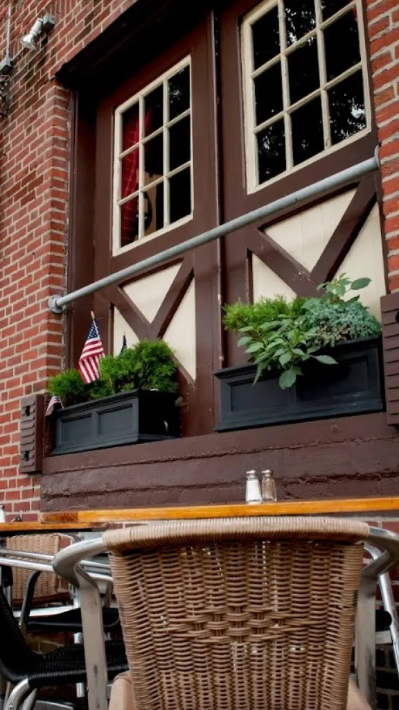 Exterior of Race Street Cafe with outdoor seating