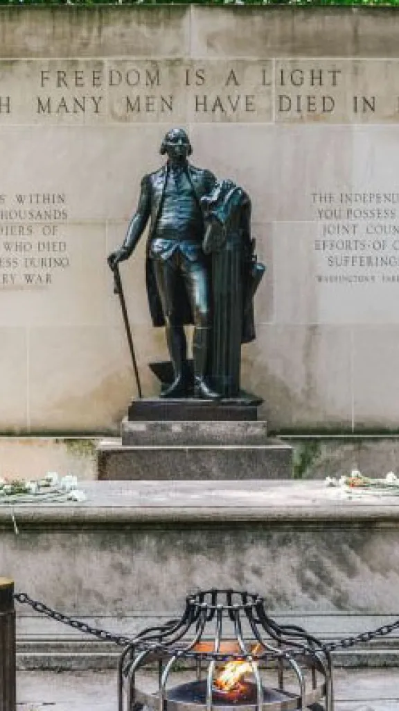 Statue outside the Museum of the American Revolution