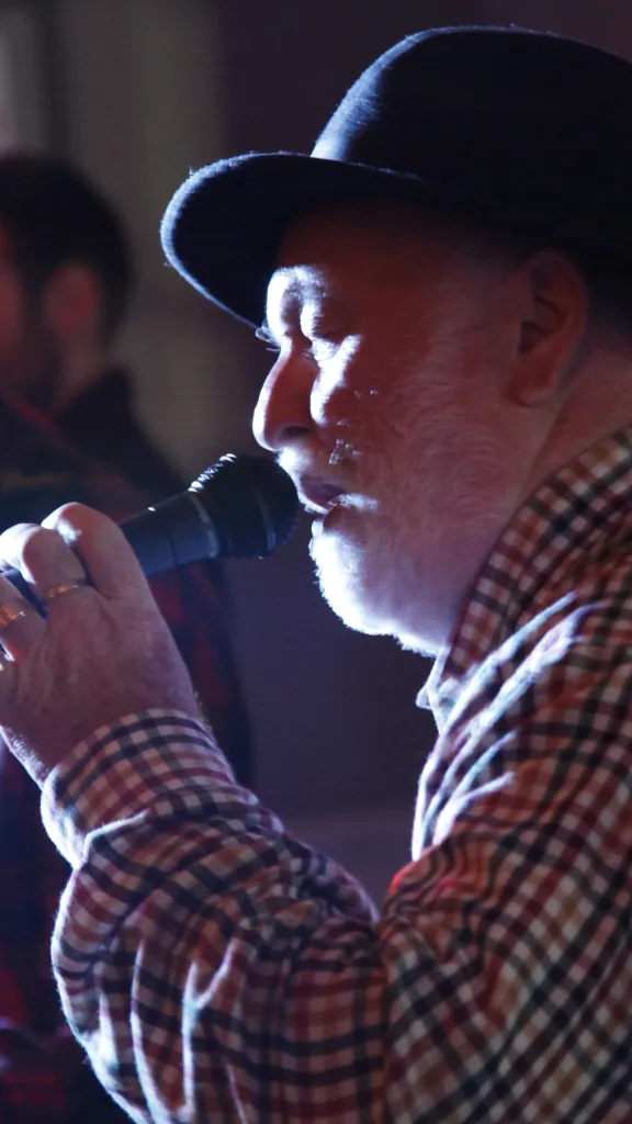 Derek Warfield & the Young Wolfetones perform 