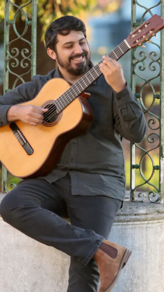 Argentinean Classical, Folk, and Tango Guitar with Alejo de los Reyes