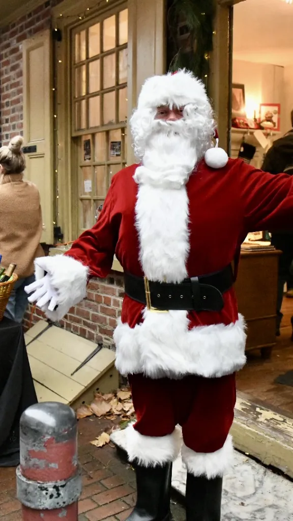 Elfreth's Alley Holiday Open House: Deck the Alley 2024