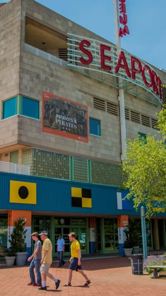 view of Independence Seaport Museum in Philadelphia