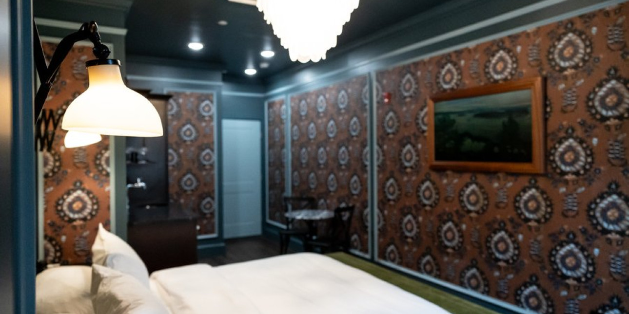 Gas Lamp Hotel Room