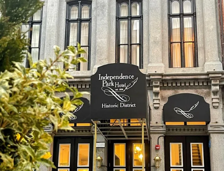 Exterior of Independence Park Hotel