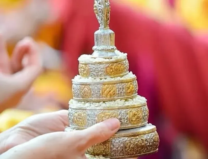 Mandala offering 